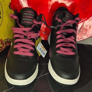 WS15- Women LA.Gear Mid High Top Black and Pink Sneakers - sz 9